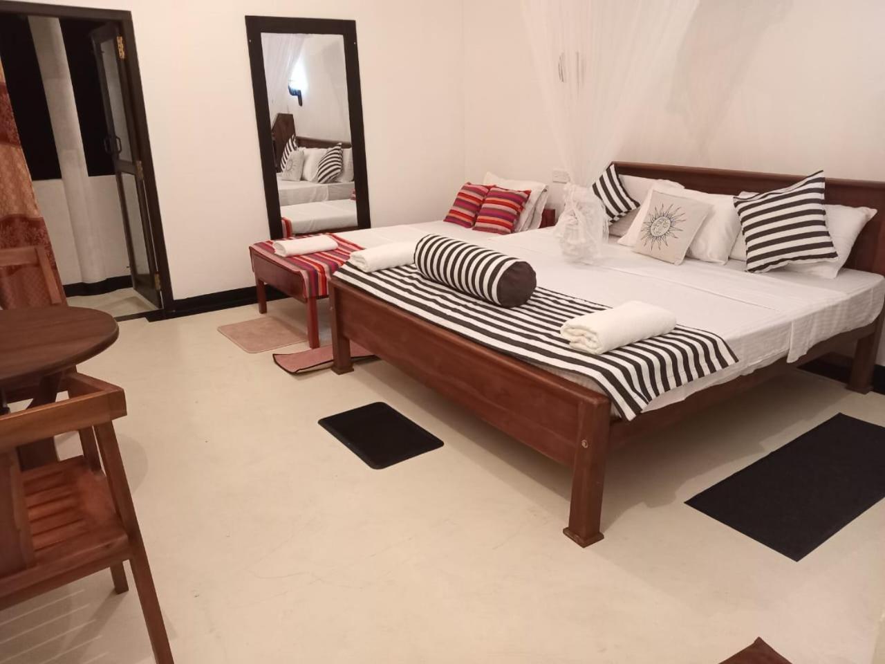 Little Villa Guest House Ahangama Esterno foto